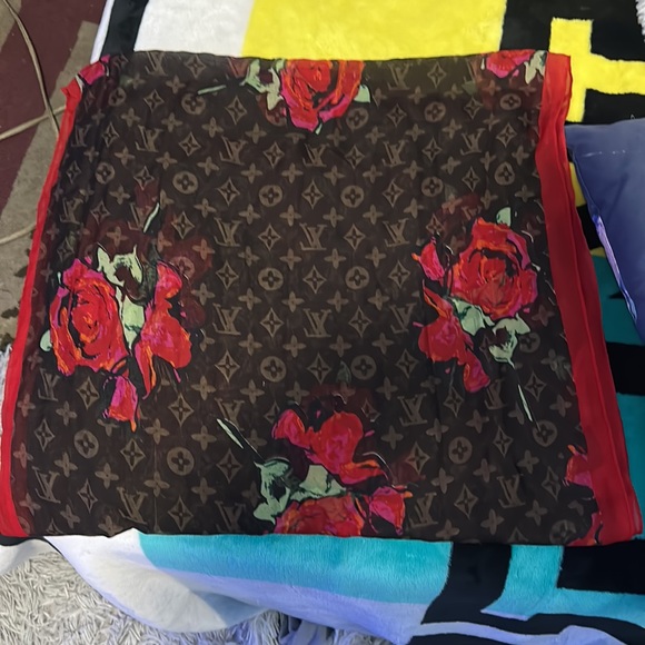 2008 Louis Vuitton Monogram Roses Silk/Chiffon Scarf - Picture 2 of 4